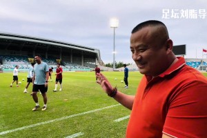 泉州亞新隊提前降級，俱樂部投資人李明權面對鏡頭稍顯無奈