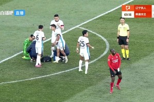 疼??！田依儂爆射近距離擊中隊友姆本扎襠部，后者走路姿勢亮了