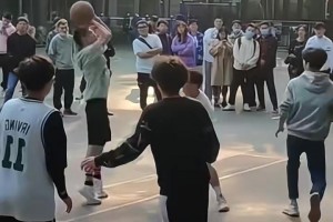 張一山這籃球技術不錯啊，跳投都是手拿把掐