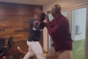 ??皮爾斯和加內特切磋武藝，簡直倆活寶